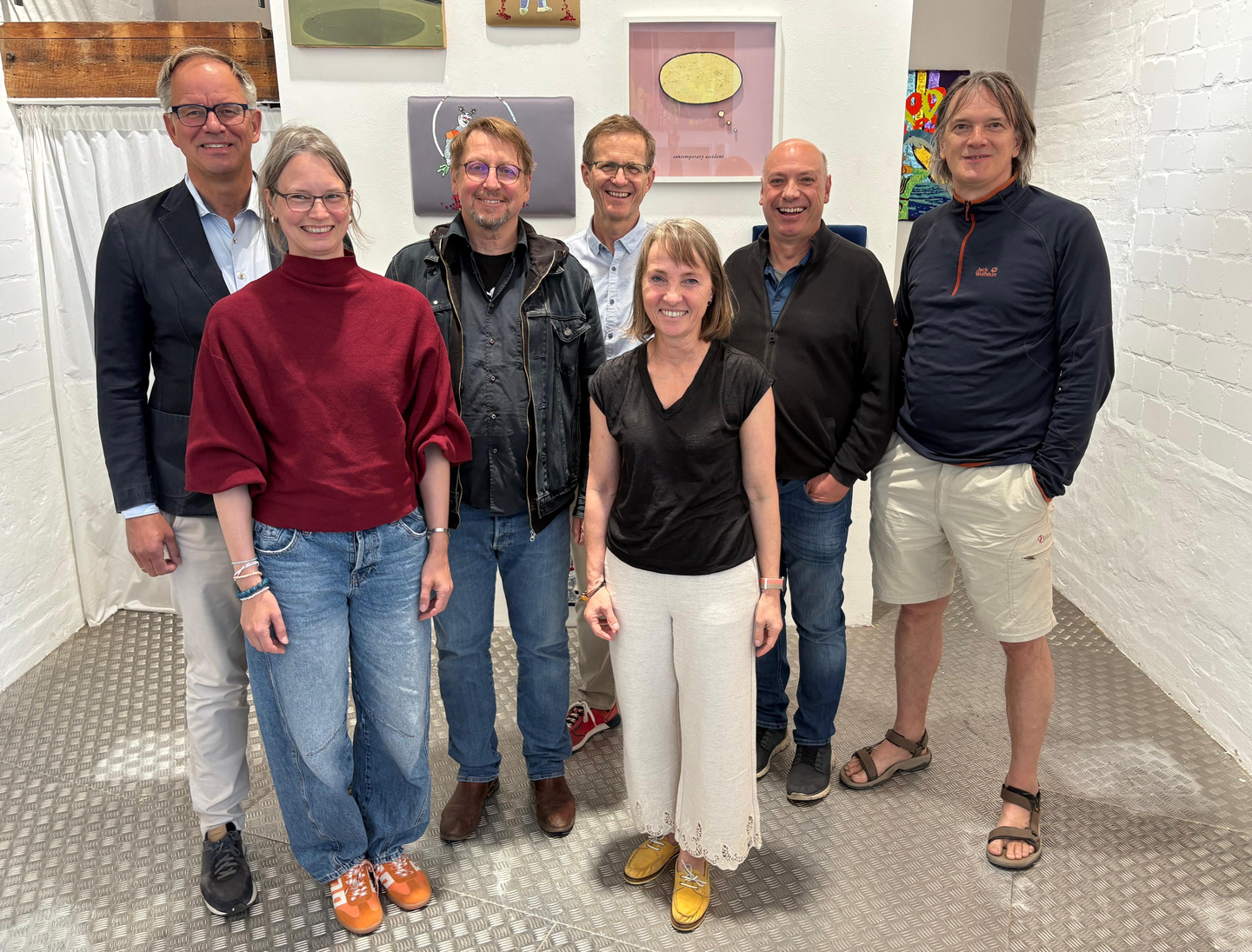 Der Vorstand der Wahl vom Mai 2025. Von links: Michael Sackmann, Stefanie Heinrich, Prof. Michael Dörner, Stefan Kalt, Britta Riebesehl, Martin Voßwinkel, Amir Omerovic. Nicht auf dem Bild: Bettina Pröhl Der Vorstand der Wahl vom Mai 2025